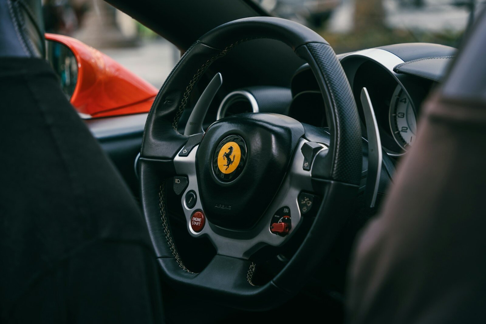 A close up of a steering wheel of a car